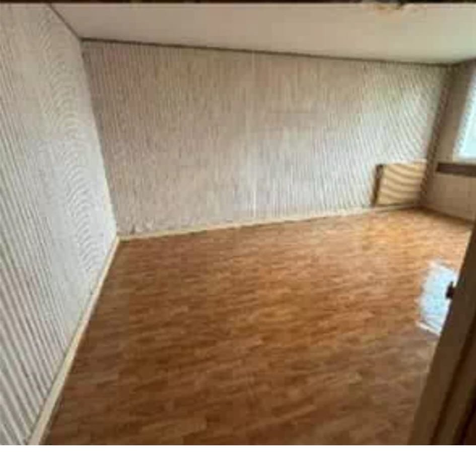 Salle à manger après débarras, pièce vide et dégagée